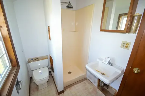 1109 Washington Bellevue IA 52031