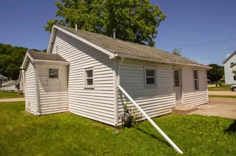 1109 Washington Bellevue IA 52031