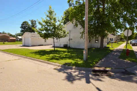 1109 Washington Bellevue IA 52031