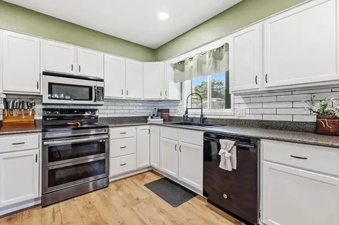 2786 Balboa Dubuque IA 52001