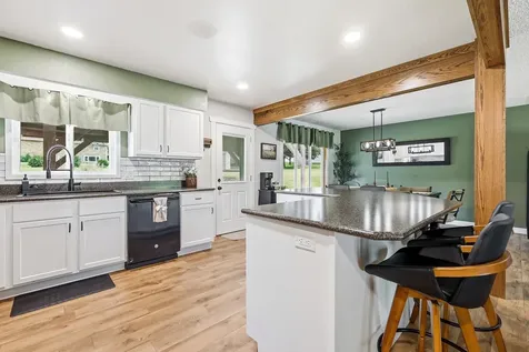 2786 Balboa Dubuque IA 52001