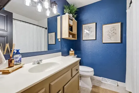 2786 Balboa Dubuque IA 52001