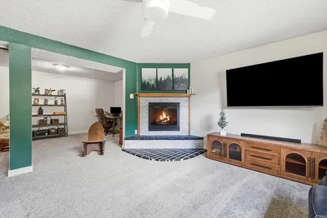 2786 Balboa Dubuque IA 52001