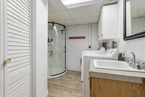 2786 Balboa Dubuque IA 52001