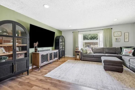 2786 Balboa Dubuque IA 52001