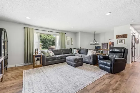 2786 Balboa Dubuque IA 52001