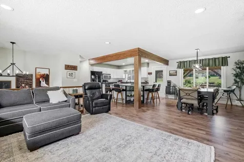 2786 Balboa Dubuque IA 52001