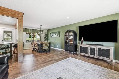 2786 Balboa Dubuque IA 52001