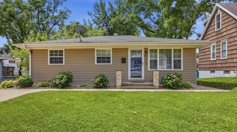 1150 Solon Dubuque IA 52001