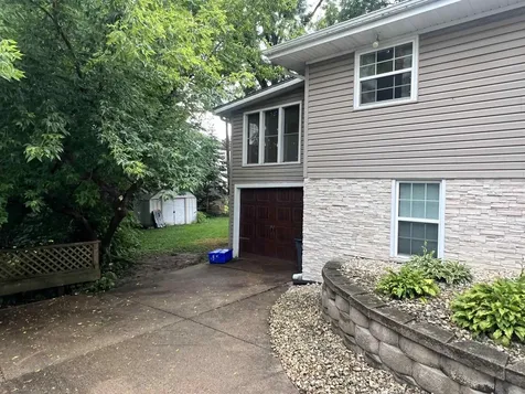1150 Solon Dubuque IA 52001