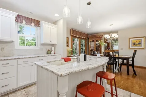 729 Brookview Dubuque IA 52003