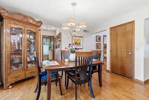 729 Brookview Dubuque IA 52003