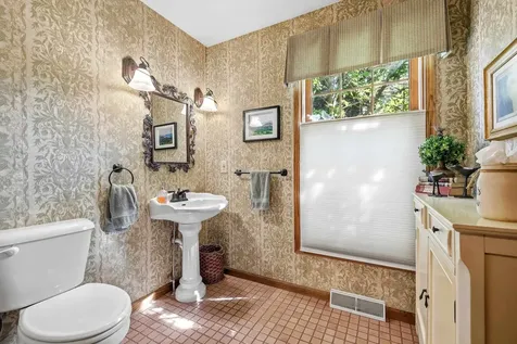 729 Brookview Dubuque IA 52003