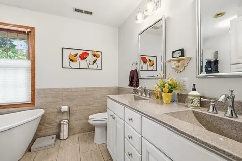 729 Brookview Dubuque IA 52003