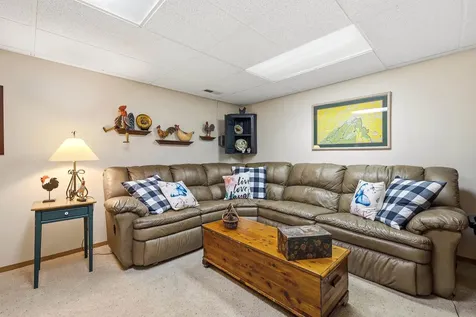 729 Brookview Dubuque IA 52003