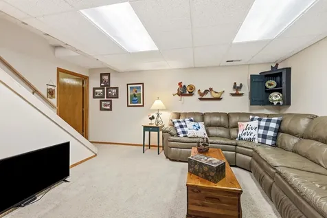 729 Brookview Dubuque IA 52003
