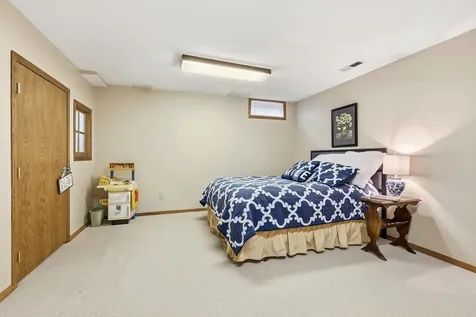 729 Brookview Dubuque IA 52003