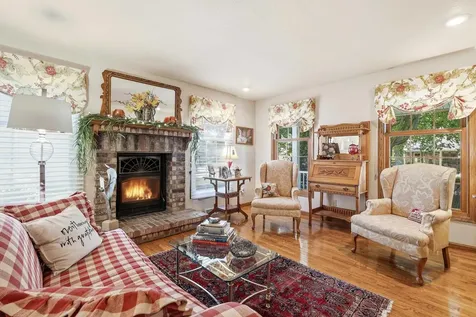 729 Brookview Dubuque IA 52003