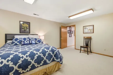 729 Brookview Dubuque IA 52003