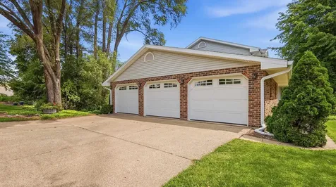 729 Brookview Dubuque IA 52003