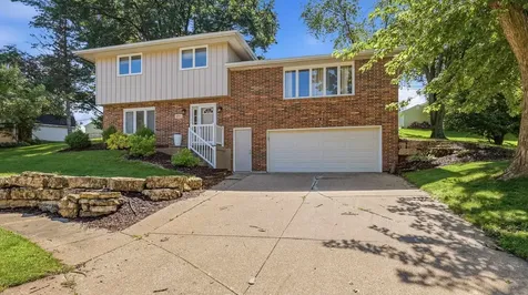 895 Berkley Dubuque IA 52001