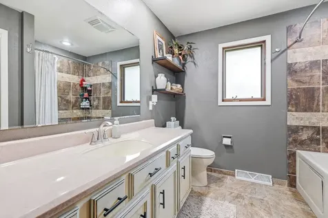 895 Berkley Dubuque IA 52001