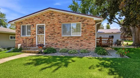 813 SW 4th Cascade IA 52033