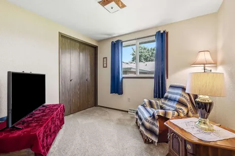 813 SW 4th Cascade IA 52033
