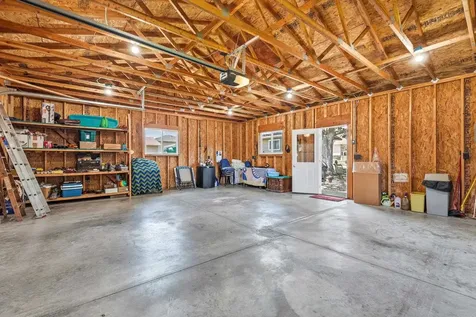 813 SW 4th Cascade IA 52033