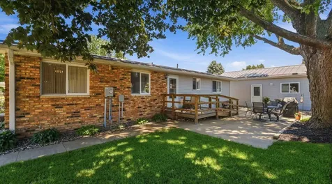 813 SW 4th Cascade IA 52033