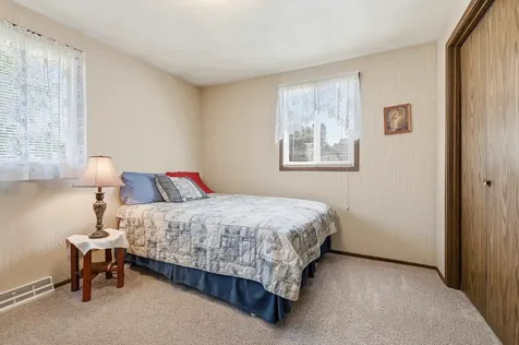813 SW 4th Cascade IA 52033