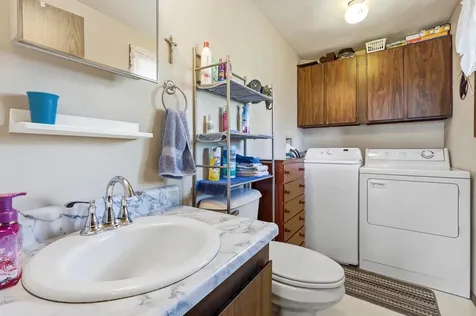 813 SW 4th Cascade IA 52033