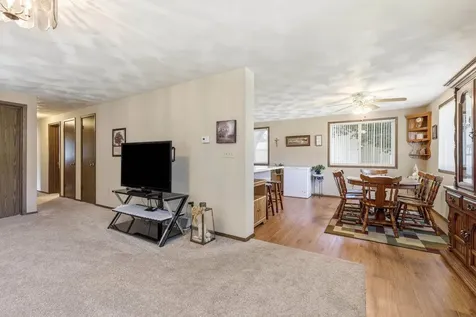813 SW 4th Cascade IA 52033