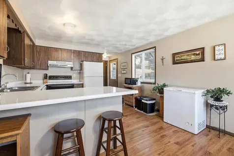 813 SW 4th Cascade IA 52033