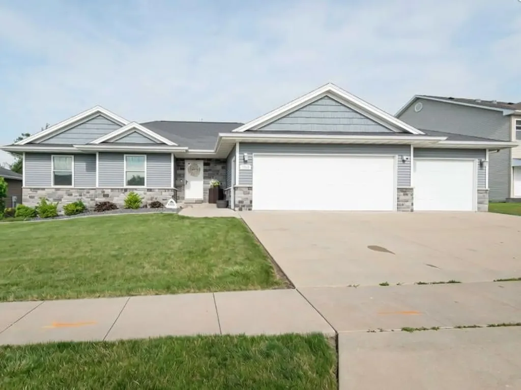 2619 Millstone Dubuque IA 52002