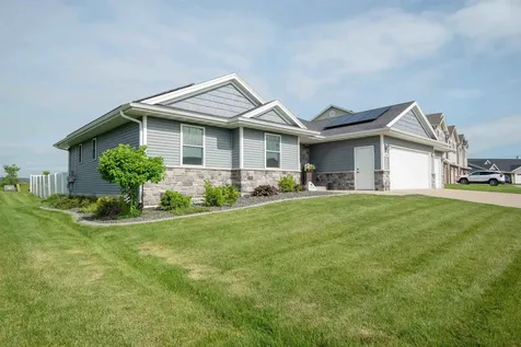 2619 Millstone Dubuque IA 52002