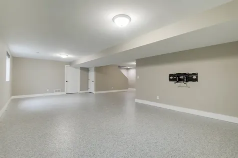 2619 Millstone Dubuque IA 52002