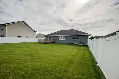 2619 Millstone Dubuque IA 52002