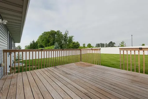 2619 Millstone Dubuque IA 52002