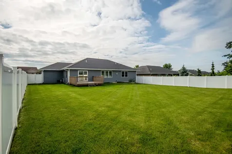 2619 Millstone Dubuque IA 52002