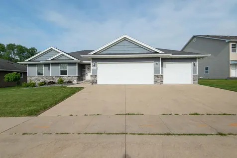 2619 Millstone Dubuque IA 52002