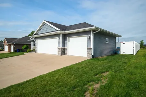 2619 Millstone Dubuque IA 52002