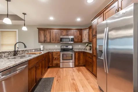 2619 Millstone Dubuque IA 52002