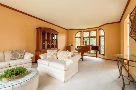 864 Carriage Hill Dubuque IA 52003
