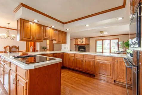 864 Carriage Hill Dubuque IA 52003