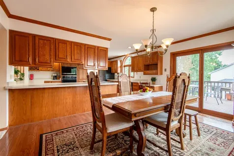 864 Carriage Hill Dubuque IA 52003