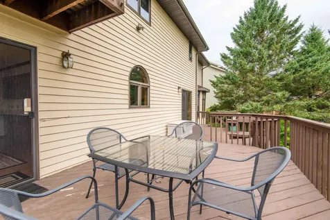 864 Carriage Hill Dubuque IA 52003