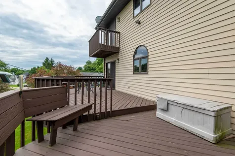 864 Carriage Hill Dubuque IA 52003