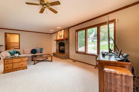 864 Carriage Hill Dubuque IA 52003