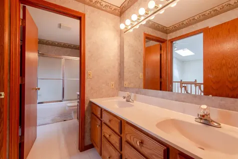 864 Carriage Hill Dubuque IA 52003